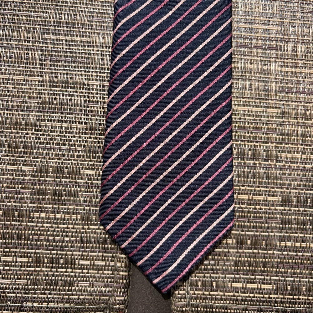 Boss Hugo Boss silk Navy Tie with Pink and White Diagonal Stripes Italy